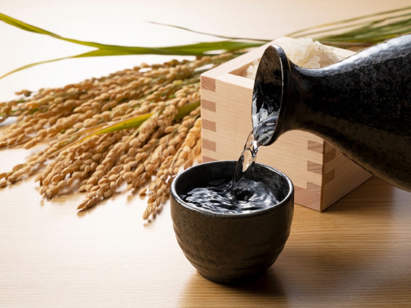 pour,the,sake.,rice,and,rice,ears,in,the,background.
